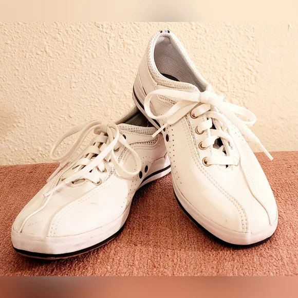 Keds White Leather Structured Low Top Tennis Shoes. These are classic shoes. 8.5 - Picture 12 of 13